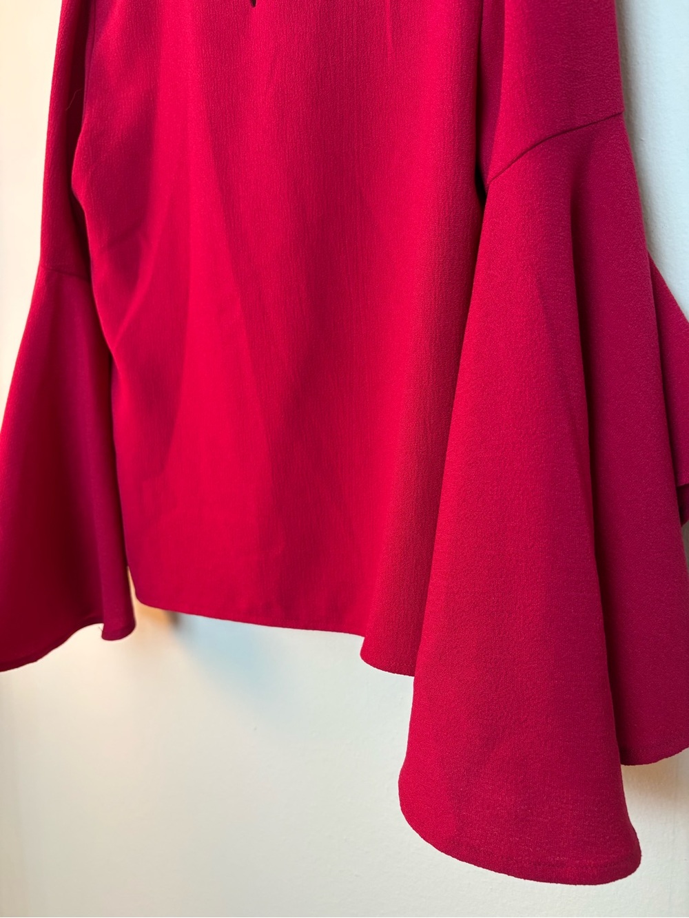 WAYF Women’s Ryan Choker Cutout Bell Sleeve Ruby Red Blouse Size 8 Sku#69 - Picture 9 of 11